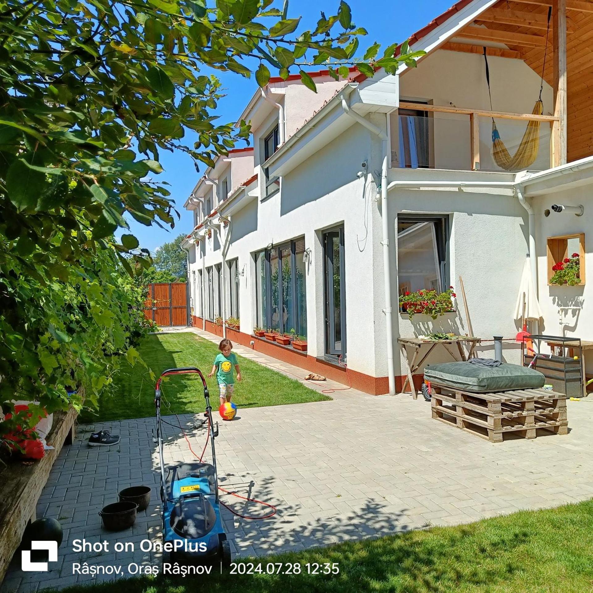 Hotel Imperfect House à Rîşnov Extérieur photo
