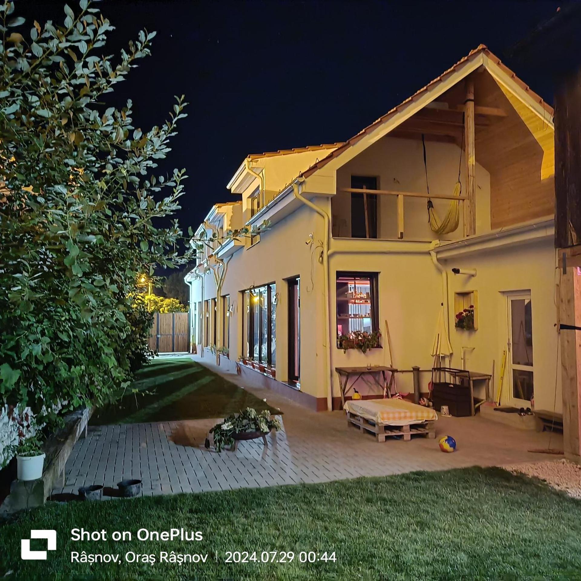 Hotel Imperfect House à Rîşnov Extérieur photo